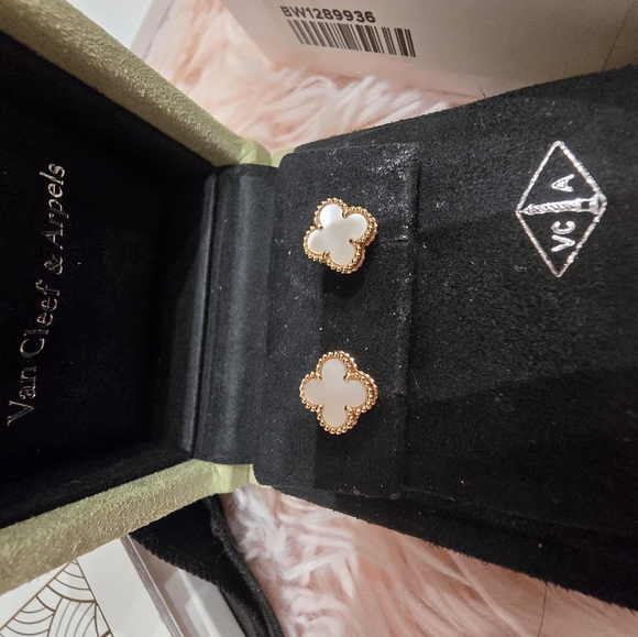 Sweet Alhambra earstuds18K yellow gold, Mother-of-pearl - Picture 2 of 8